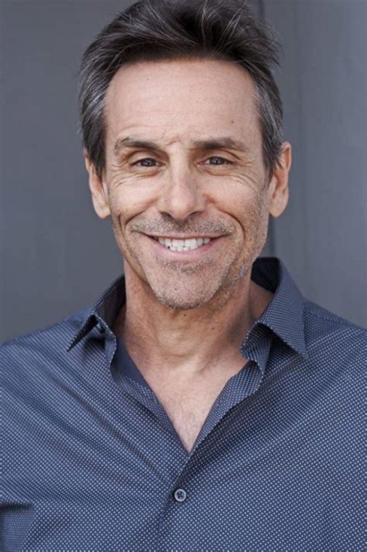 Larry Romano (King of Queens) Bio – Is Related Ray Romano?