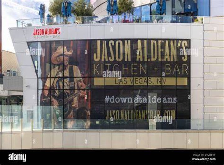 LAS VEGAS - APR 3: Jason Aldean at the 51st Academy of Country