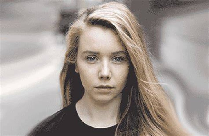 Lauren Lyle Biography, Age, Height, Husband, Net Worth, Family