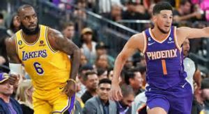 LeBron James Flexes A Cigar While Arriving To Lakers Vs. Suns Game