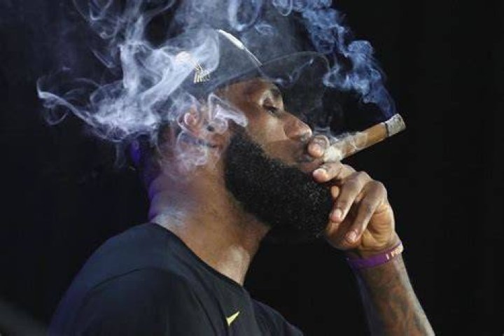LeBron James Flexes A Cigar While Arriving To Lakers Vs. Suns Game