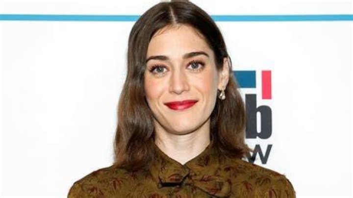 Lizzy Caplan Biography, Age, Height, Husband, Net Worth, Family
