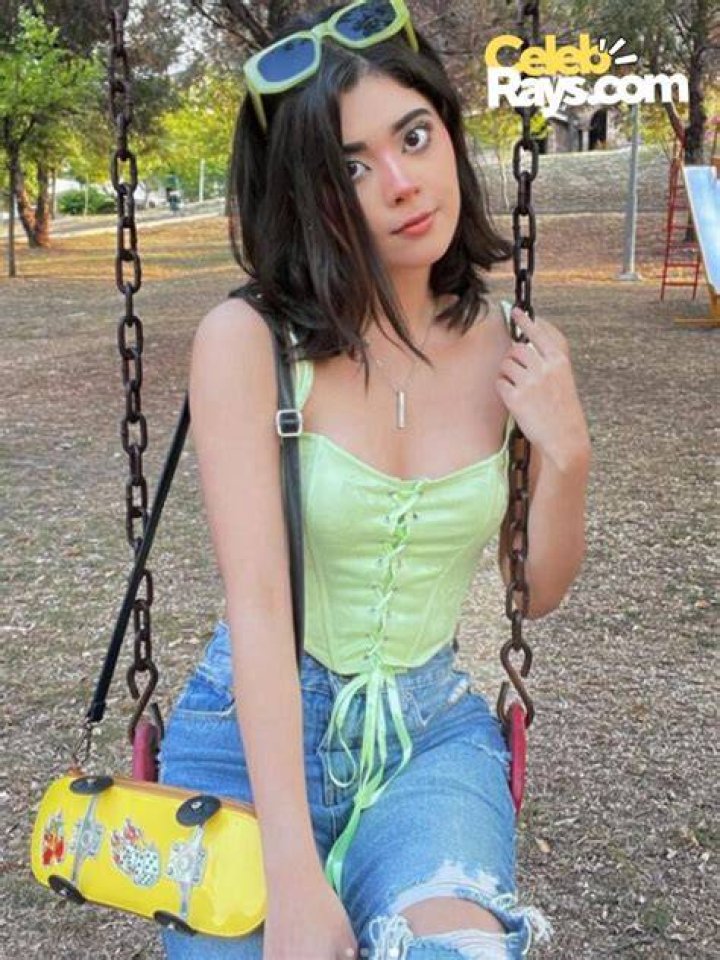 Lynda Parra hot