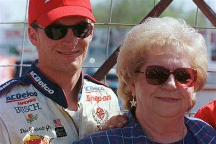 Martha Earnhardt picture with her husband Ralph Earnhardt
