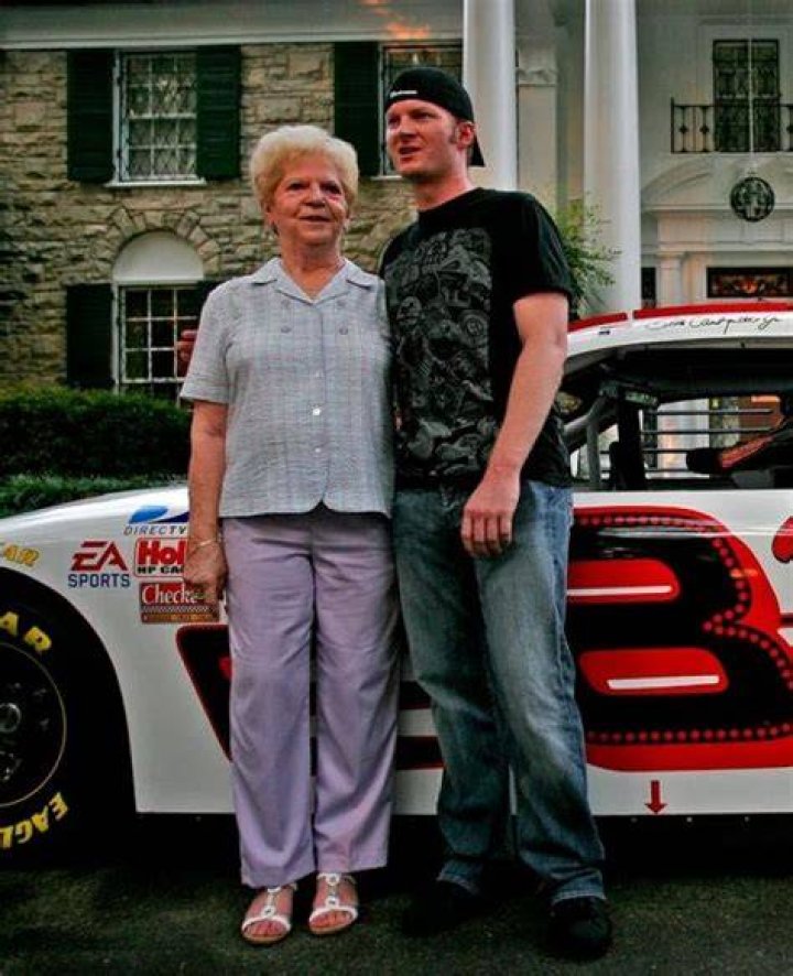 Martha Earnhardt Wiki & Bio