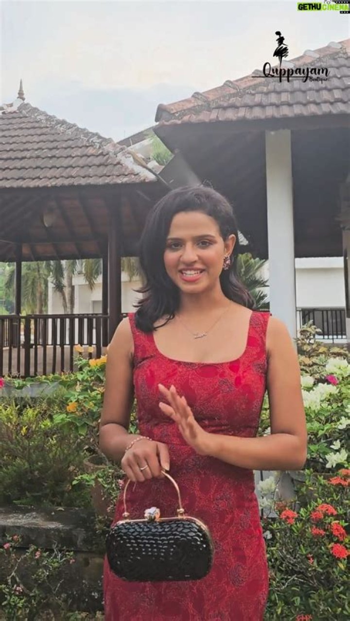 Meenakshi Raveendran anchored for Vanitha Film Awards