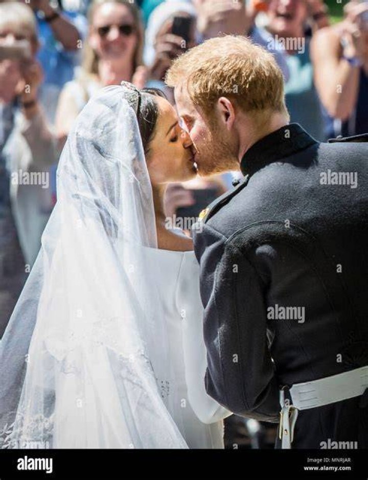 meghan markle prince harry kiss meghan markle prince harry kiss