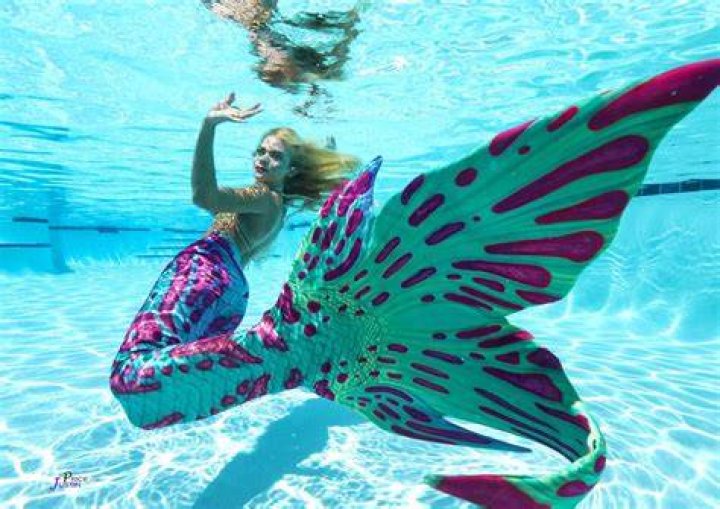 Mermaid Elle Underwater
