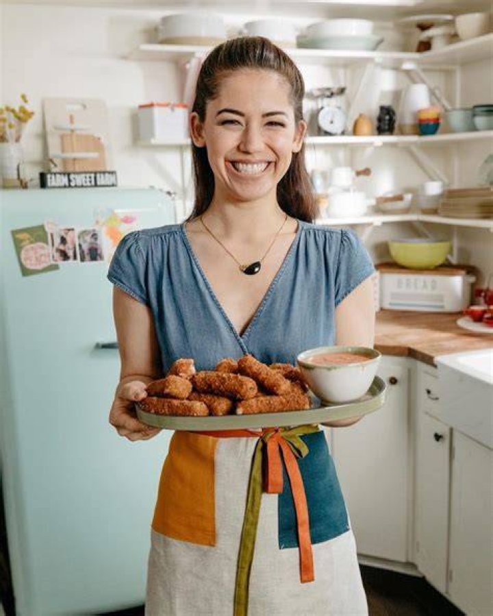 Molly Yeh Age, Wiki, Biography, Net Worth, Husband, Kids, Height