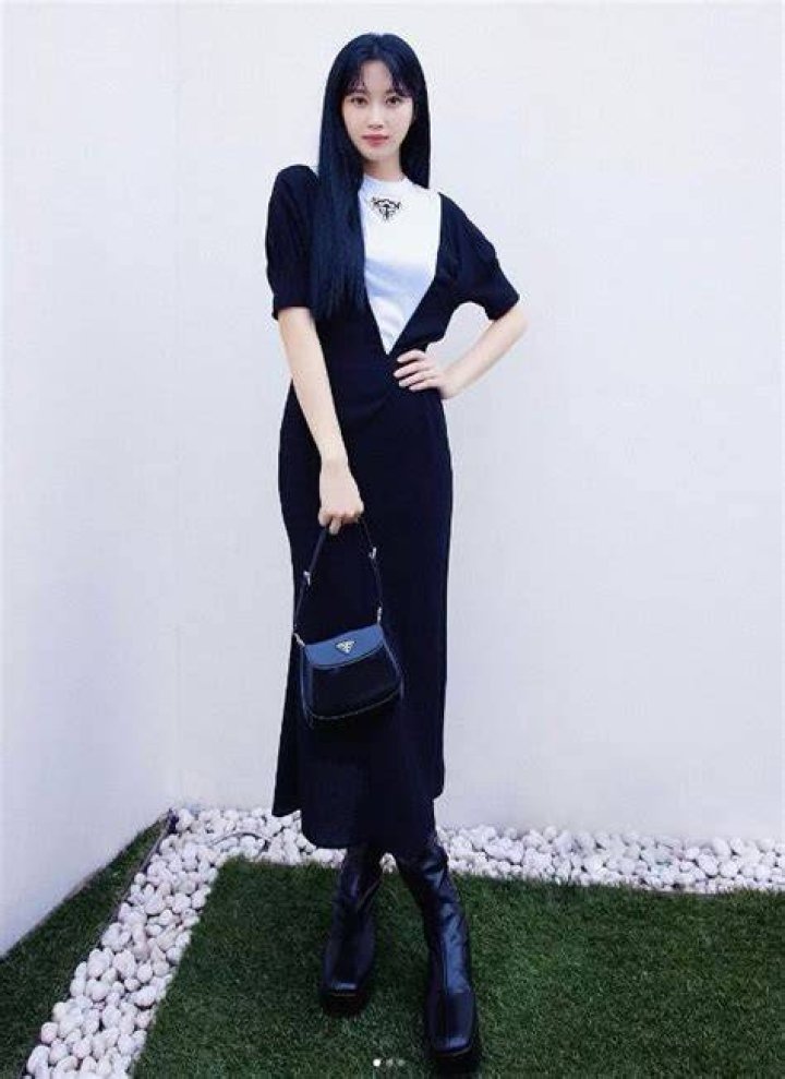 Moon Ga Young height