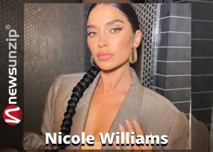 Nicole Williams childhood picture with her mother Linda Williams