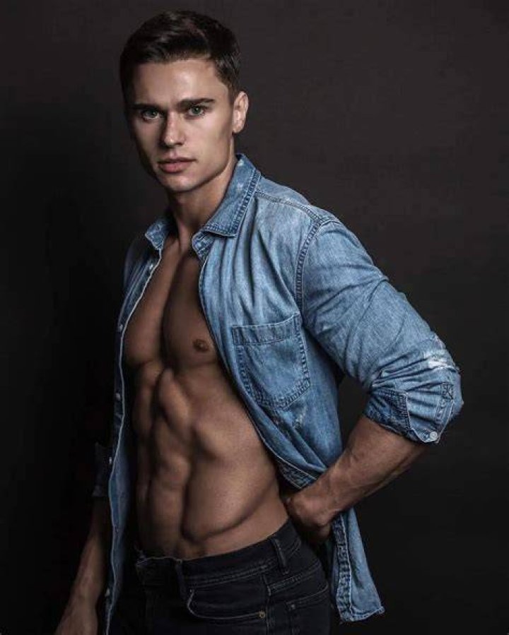 Oleksandr Kalinovskyi (Model) - Age, Birthday, Bio, Facts, Family, Net Worth, Height & More