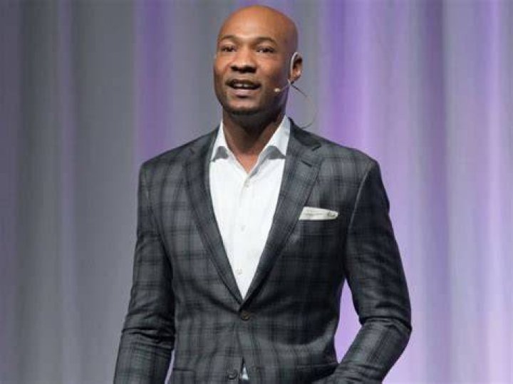 Pastor Keion Henderson height