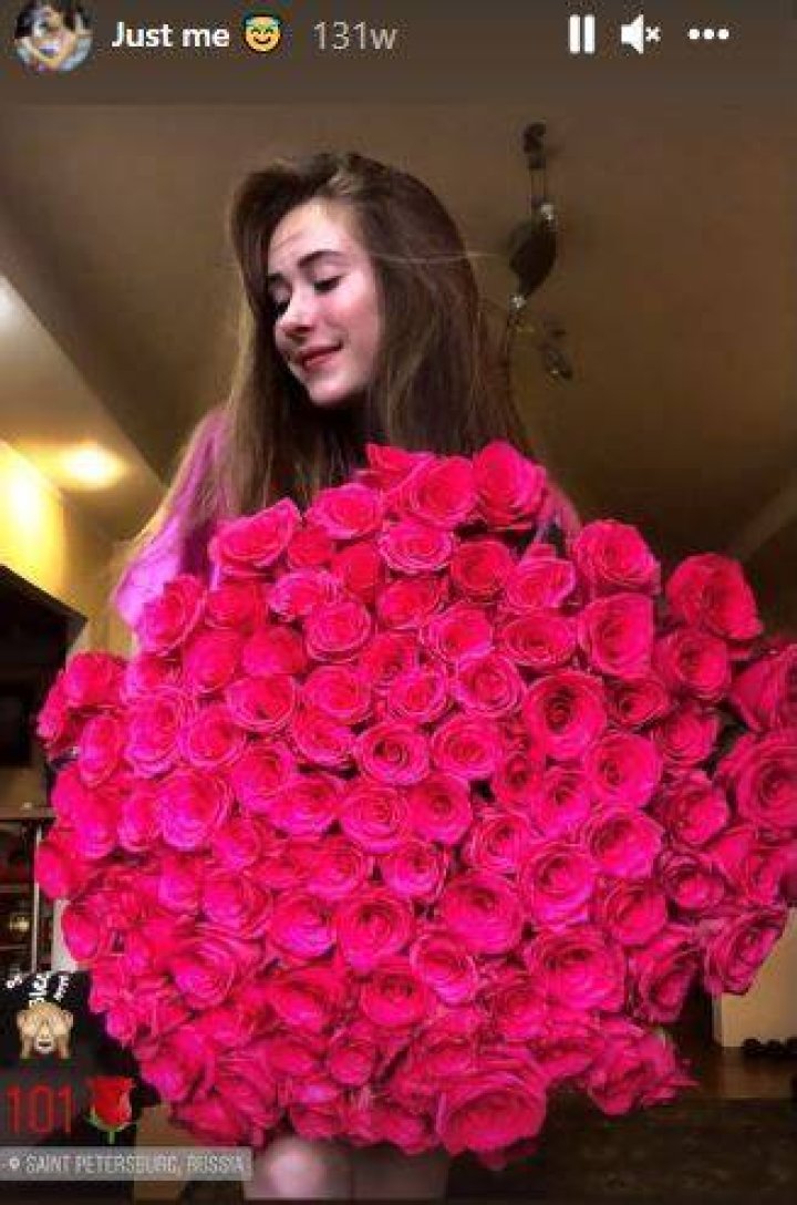 Polina Knoroz loves flowers