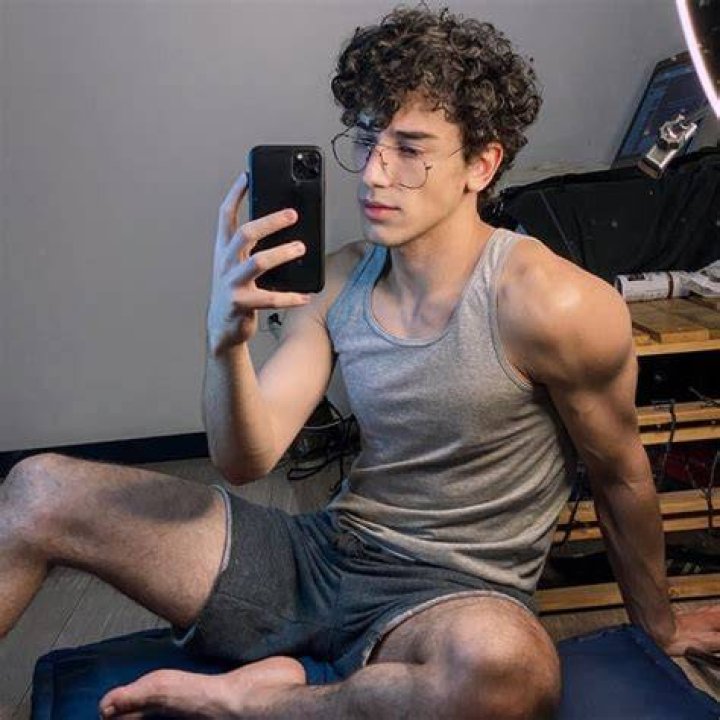Rebal D Height (Weight & Physical Appearance)