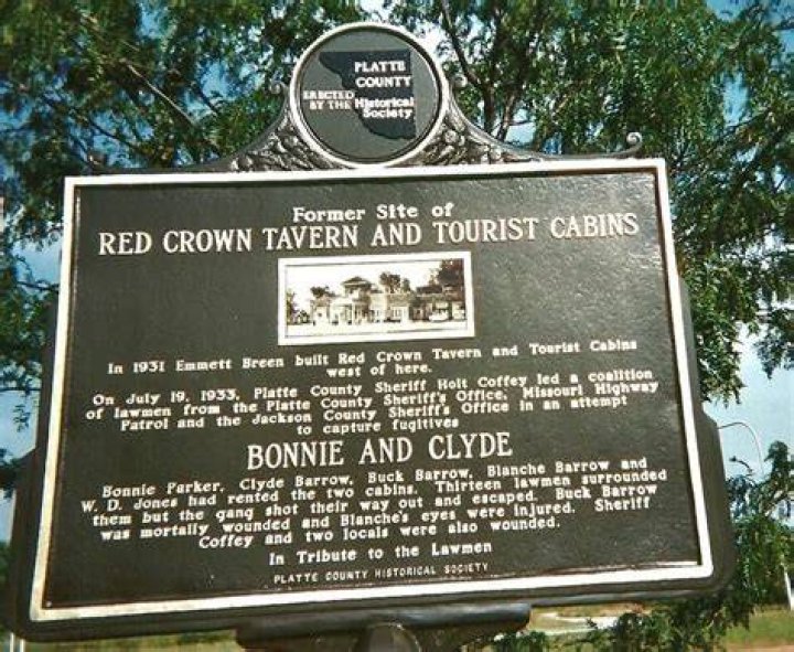 Red Crown Tourist Court