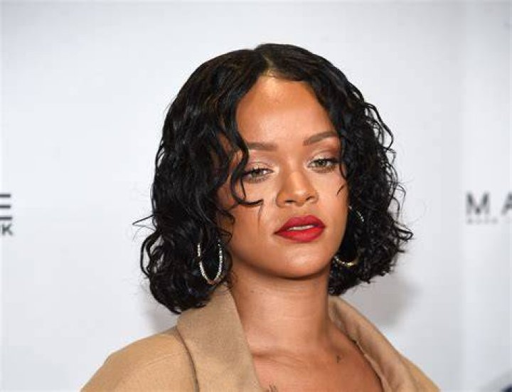 Rihanna's Pencil-Thin Eyebrows On British Vogue Generate Mixed Reactions