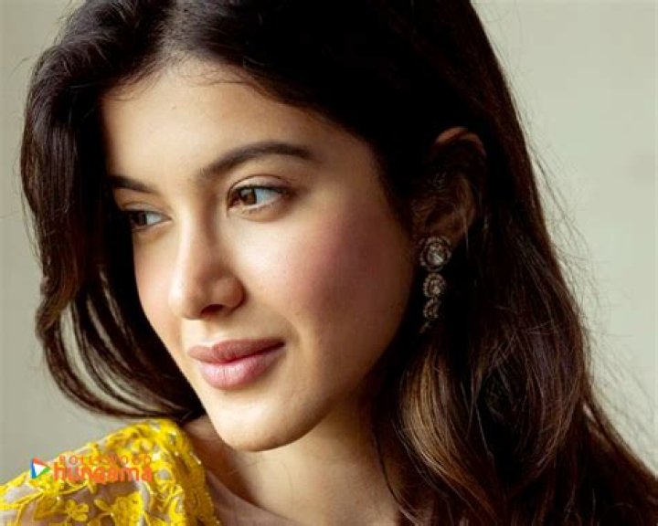 Shanaya's first IG post