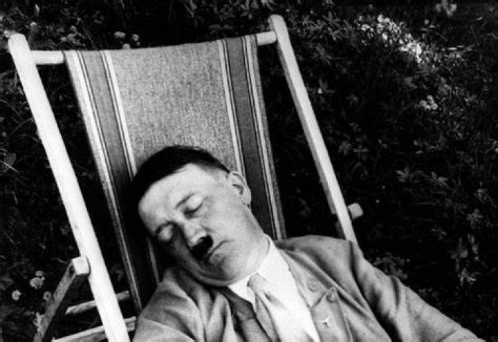 Snoozing Fuhrer