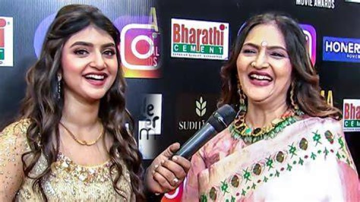 Sreeleela with her mother