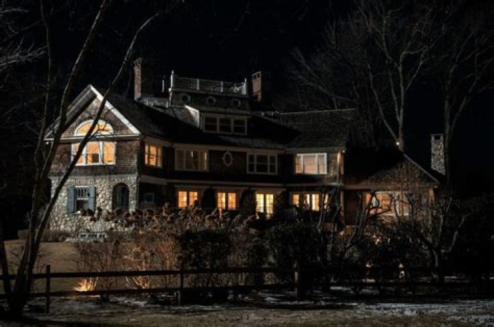 The Watcher House At 657 Boulevard