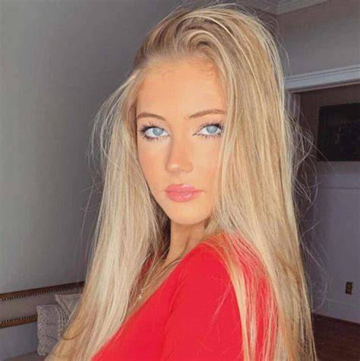Victoria Rozmajzl bio