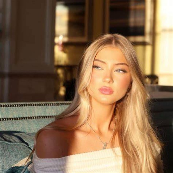 Victoria Rozmajzl does traveling