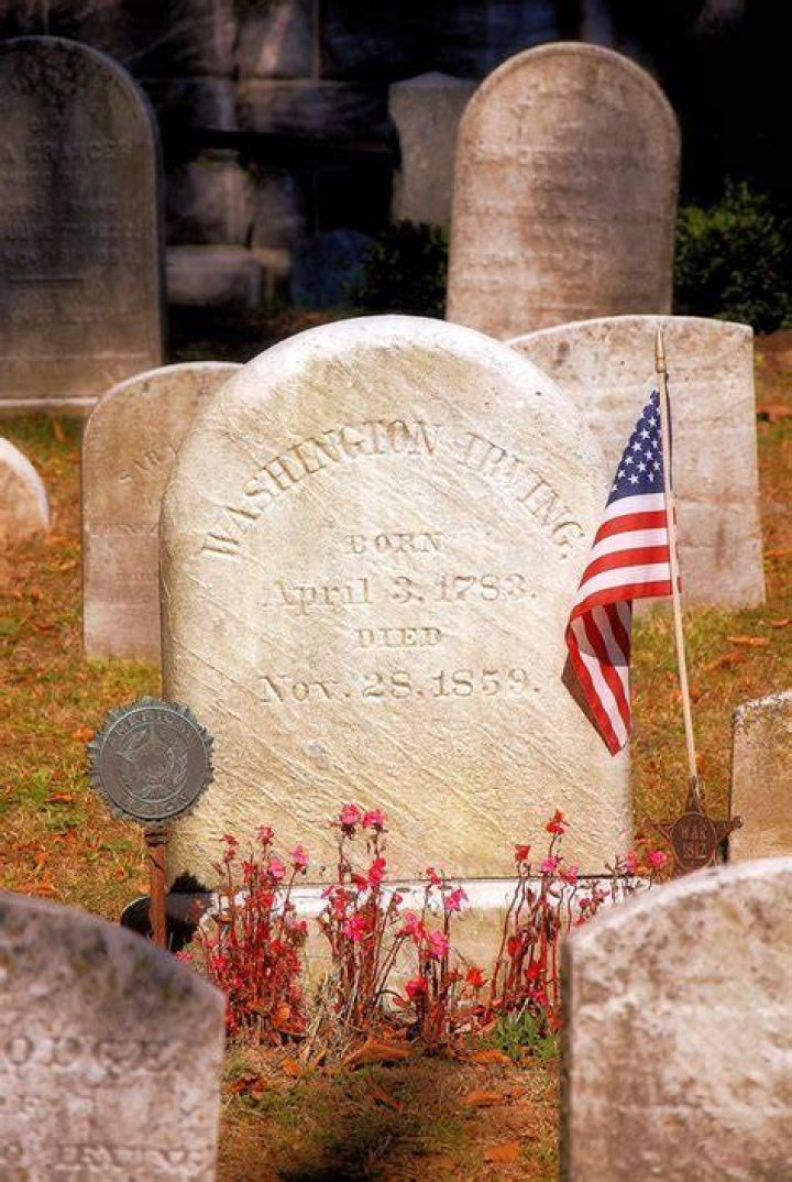 Washington Irvings Decorated Grave