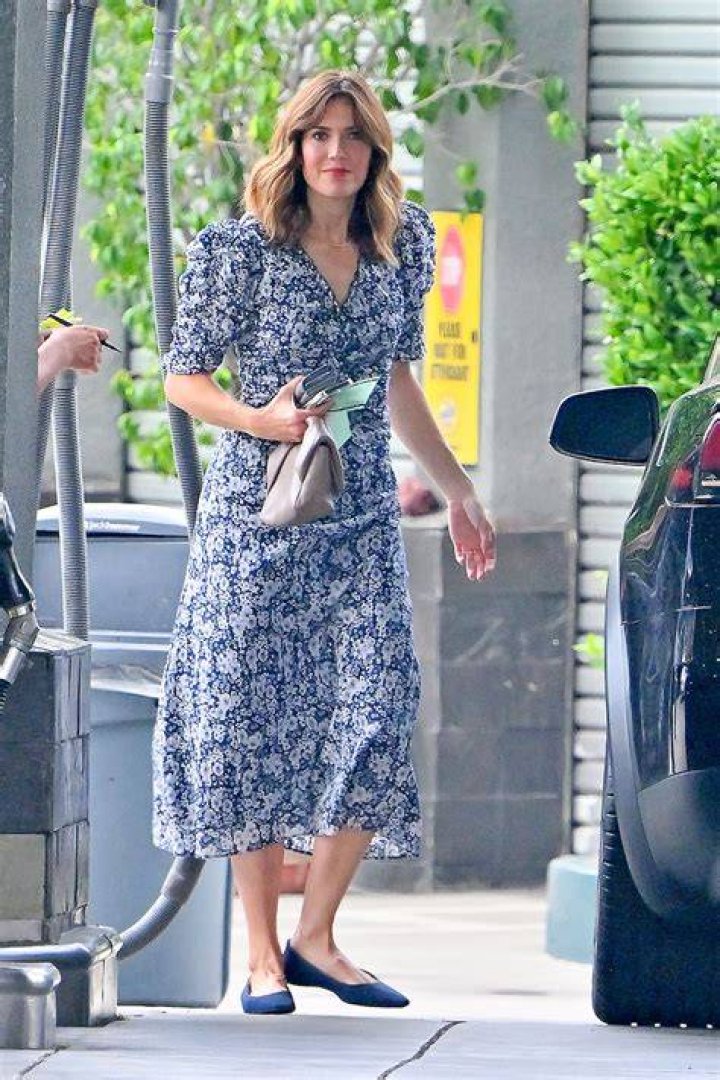 What dress size is Mandy Moore?