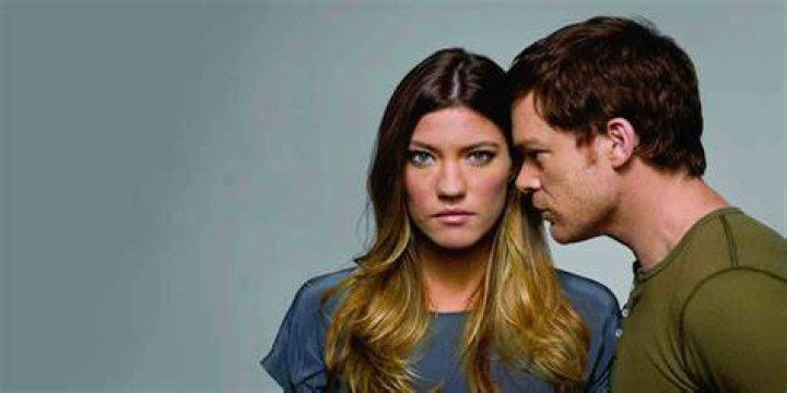 What episode does Debra kiss Dexter?