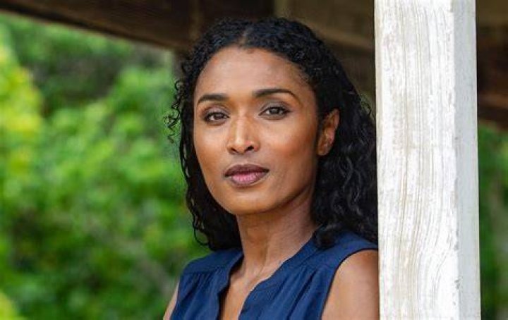 Which episode does Camille leave Death in Paradise?