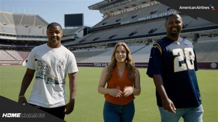 
Who Is Isaiah Spiller Girlfriend? Is He Dating Anyone? 