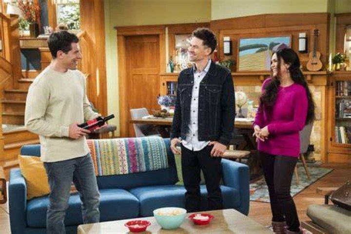 Who played Josh and Daisy on The Neighborhood?
