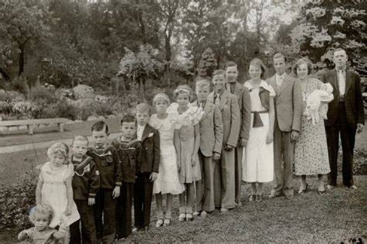 Winners Of The Stork Derby Receive Checks