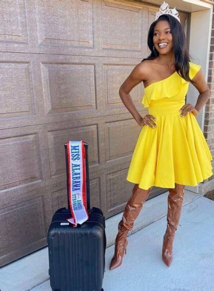 Zoe Sozo Bethel Height, Weight & Physical Appearance
